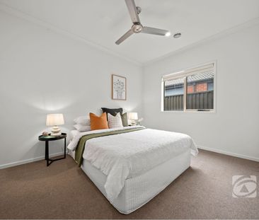 SPACIOUS FAMILY LIVING IN A CONVENIENT PAKENHAM LOCATION - Photo 4