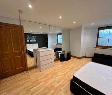 Room in a Shared House, Nottingham Road, CR2 - Photo 3