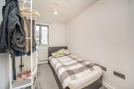 3 bedroom flat to rent - Photo 3