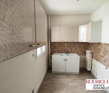 Location Appartement 4 pièces 81m² POITIERS 86000 - Photo 1