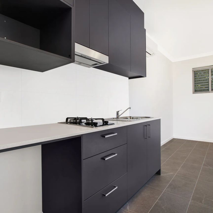 AIR- CONDITIONED MODERN STUDIO APARTMENT WITH PARK VIEWS - Photo 1