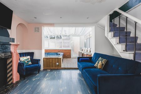 3 Bed Terraced House, Cable Street, E1W - Photo 5