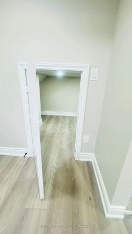 Detached Home For Lease | W9229421 - Photo 4