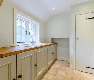A beautiful and conveniently located Farmhouse, forming part of the... - Photo 6