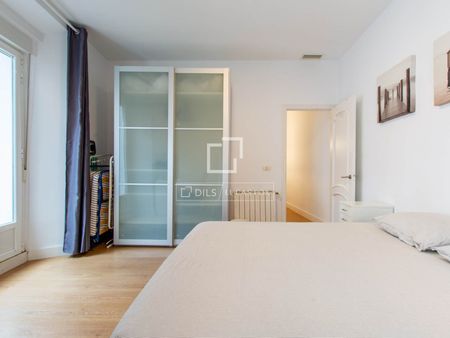Excellent 4 Bedroom apartment for rent in Malasaña, Madrid - Photo 3