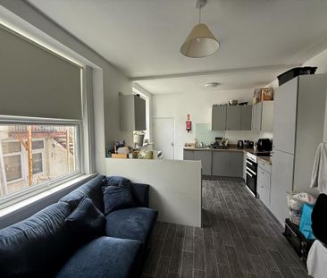 4 bedroom terraced house to rent - Photo 2