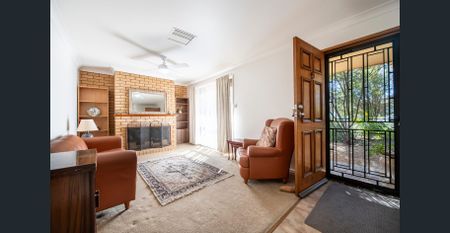 Three Bedroom Family Home in a Quiet, Established Neighbourhood - Photo 2