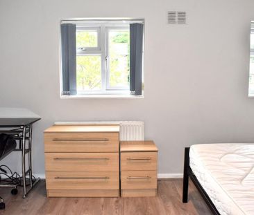 4 bedroom semi-detached house to rent - Photo 5