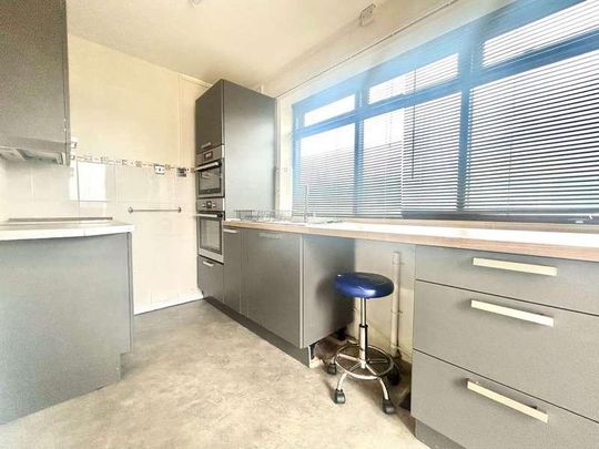 Bradley Lane, Bilston, WV14 - Photo 1