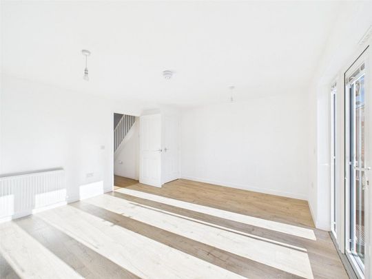 3 bedroom semi-detached house to rent - Photo 1