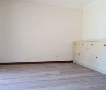 Spacious 4 Bedroom Home with low maintenance grounds - Photo 1