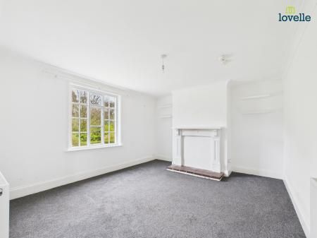 3 bedroom Semi-detached house To Let - Photo 1