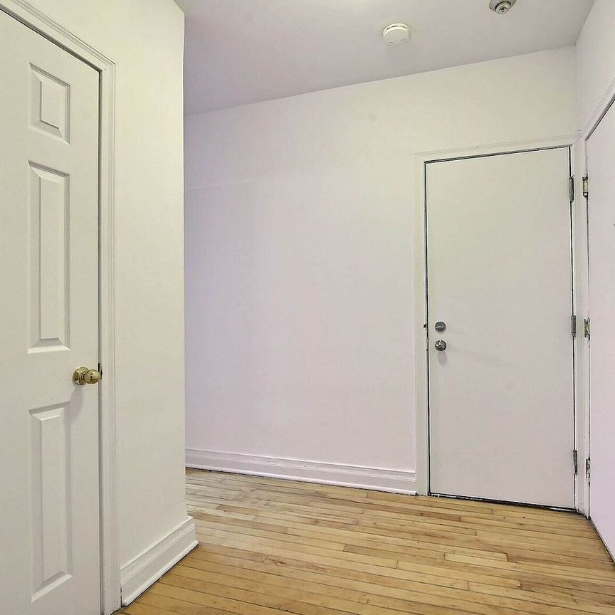 3010-3014 Van Horne - Photo 1