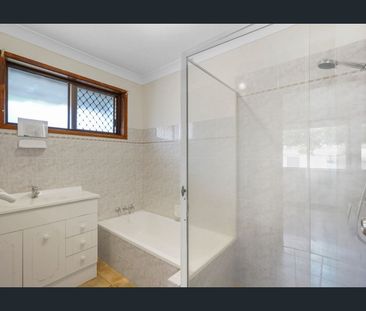 2-Bed Duplex | Garage + 2 Carport Parking | 200m to the Broadwater - Photo 4