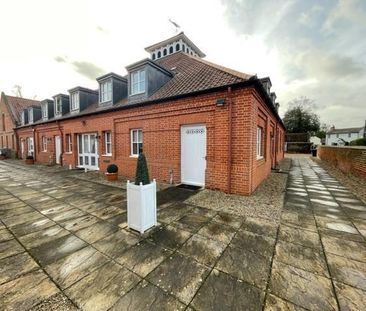 2 bedroom mews to rent - Photo 1