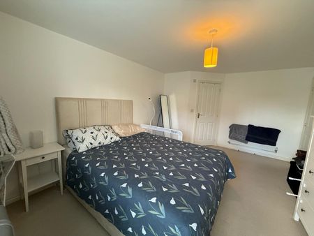 Nicholas Charles Crescent, Aylesbury - Photo 3