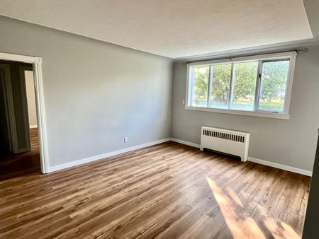 11235 117 Street - Photo 2