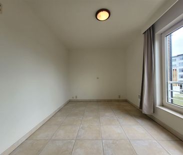 Ongemeubeld 2-slaapkamerappartement met garage - Photo 1