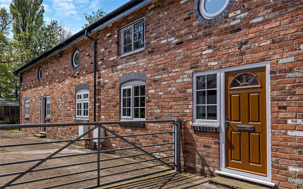 Spacious modern barn conversion, brand new throughout with allocated parking and sun-trap West facing garden - Photo 1