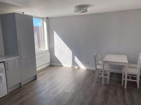 4 bedroom apartment to rent - Photo 5