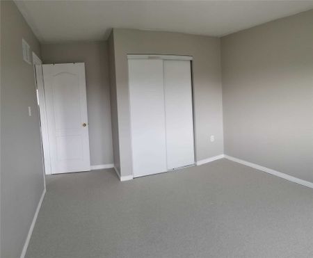 For Lease - 6043 Coxswain Crescent, Mississauga, Ontario - Photo 3