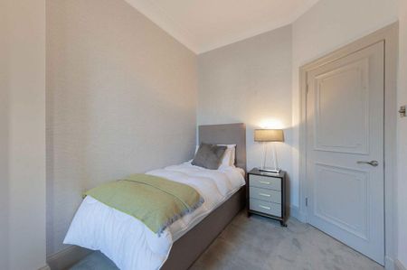 3 bedroom flat to rent - Photo 4