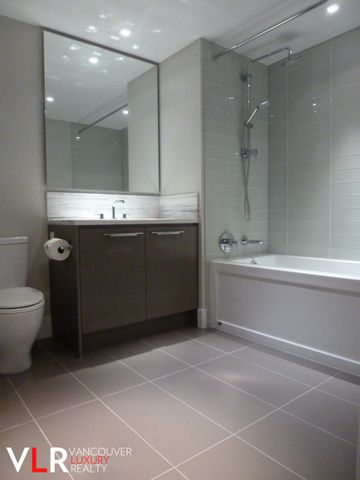 Condo in North Vancouver, BC - Photo 5