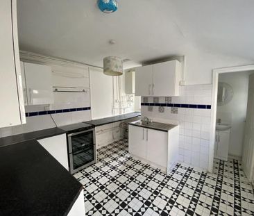 4 bedroom semi-detached house to rent - Photo 3
