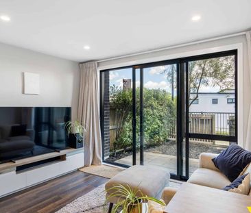 2 Bedroom & 1.5 Bathroom Townhouse in Glen Eden! - Photo 1