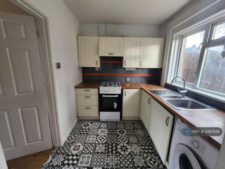 3 bedroom terraced house to rent - Photo 5