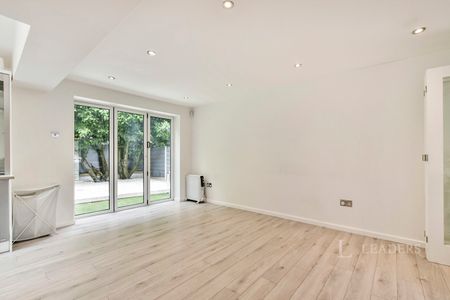 4 bedroom house to rent Tysoe Gardens, Salford, Greater Manchester, M3 - Photo 4