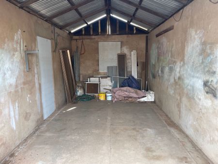 2 Bedrooms - Central Location - Photo 3