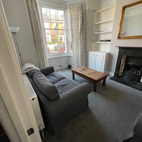 Room in a Shared House, Harberson Road, SW12 - Photo 1