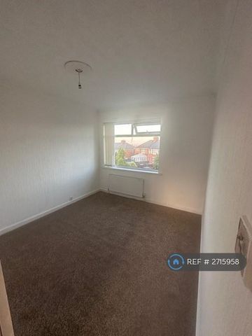 3 bedroom semi-detached house to rent - Photo 4