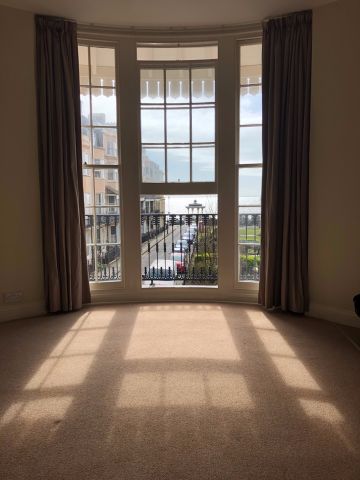 1 Bed Flat, Bedford Square, BN1 - Photo 2