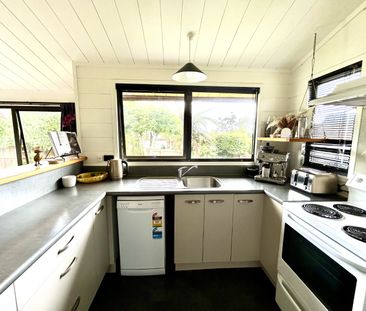 Convenient Family Home - Sunnybrook - Photo 5