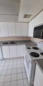 Burnhamthorpe & Confederation Beautiful 2Bdrm +Den 2Parking Lrg Stora - Photo 3