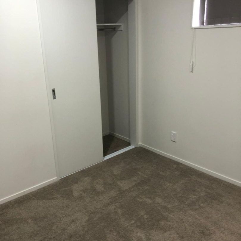 Stylish, Near New Standalone Home for Rent in Mangere East - Photo 1