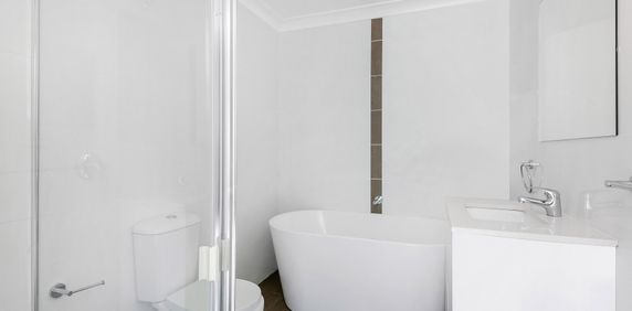 Three bedroom unit - 20% below market rent - Photo 2