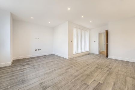 3 bedroom flat to rent - Photo 5