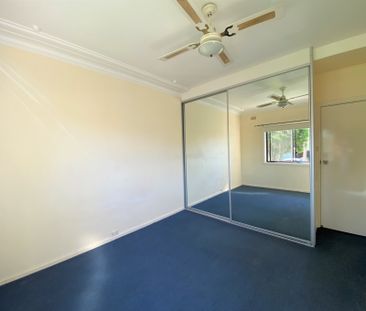 Cosy Three Bedroom Home, Gas cooking, WATER USAGE INCLUDED! - Photo 5