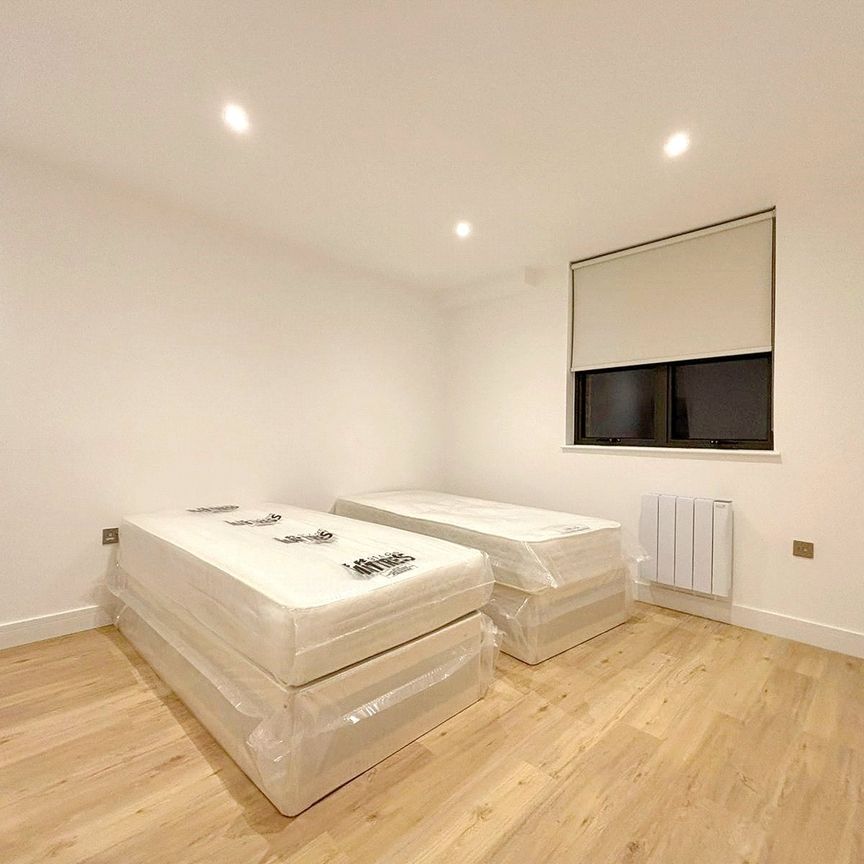 Farnborough Road, Farnborough, Surrey, GU14 - Photo 1