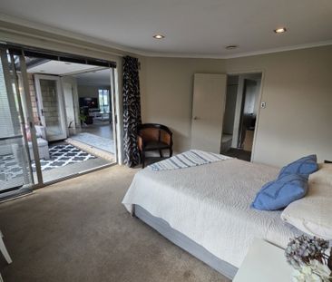 SPACIOUS FOUR-BEDROOM HOME WITH AMPLE PARKING - Photo 3