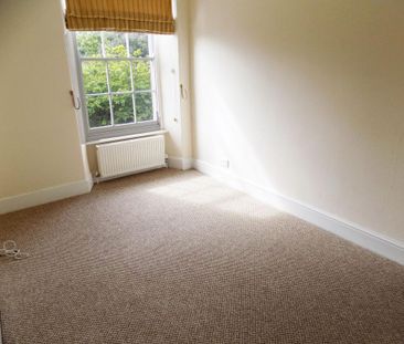 3 bedroom flat to rent - Photo 3
