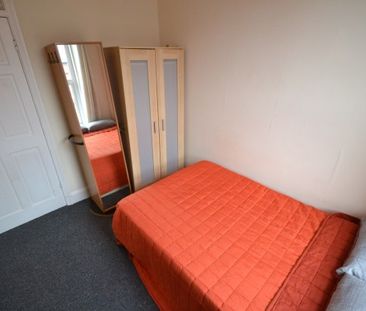 3 Bed - Biddlestone Road, Heaton - Photo 5