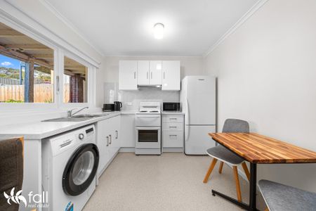 Fully Furnished Unit in Sought After West Hobart - Electricity, Gardening, and Water Included! - Photo 3