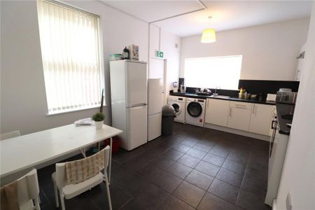 1 bedroom in a house share to rent - Photo 4