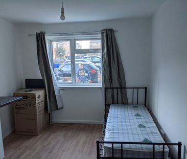 Studio Flat, Dobbin Close, HA3 - Photo 2