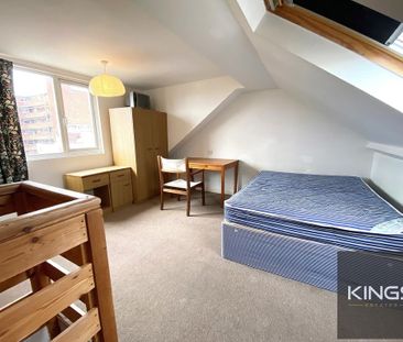 4 bedroom semi-detached house to rent - Photo 4