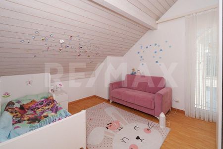 Einseitig angebautes Einfamilienhaus mit Wintergarten - Photo 2